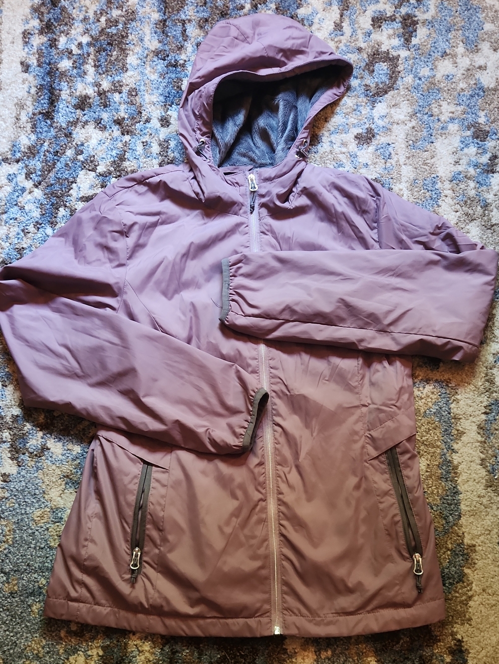 EUC Free Country Women’s Hooded Lightweight Jacket in A Shade Of Mauve